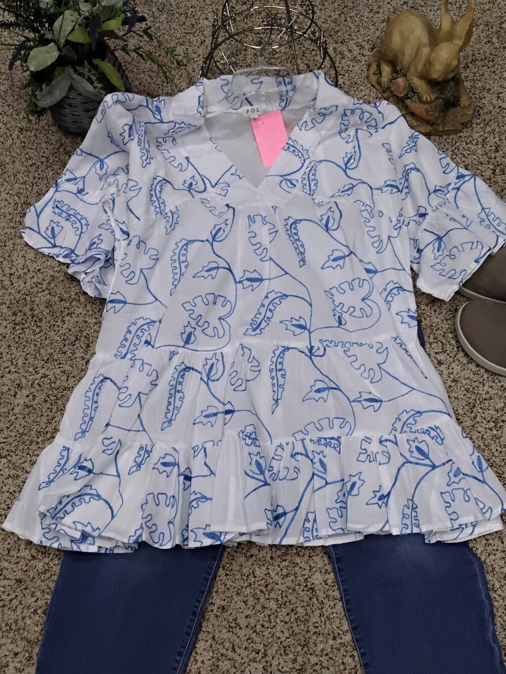4057 Size Medium POL Oversized White & Blue Floral V-Neck Tunic Top